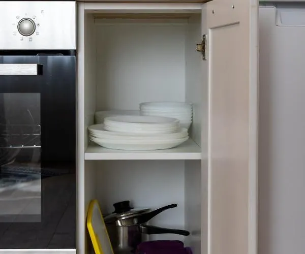 Brand New, Cozy And Quiet 1 Bedroom Apartment, Free Parking Apartment *