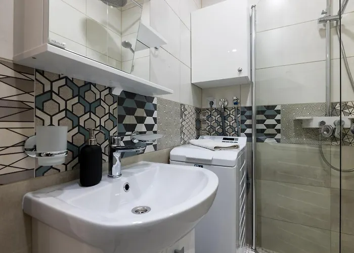 Brand New, Cozy And Quiet 1 Bedroom Apartment, Free Parking Apartment *