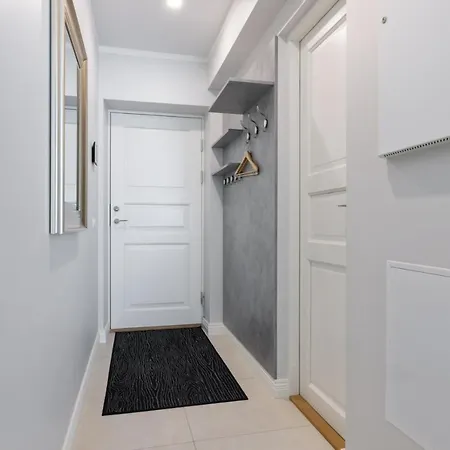 Brand New, Cozy And Quiet 1 Bedroom Apartment, Free Parking *